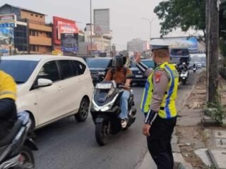 Sat Lantas Polres Tangsel Hadir di Tengah Masyarakat, Pastikan Arus Lalu Lintas Tetap Lancar
