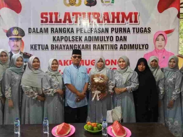 Penuh Haru, Bhayangkari Adimulyo Gelar Pertemuan Rutin dan Pelepasan Purna Tugas Kapolsek