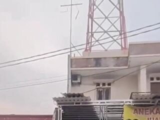 Berdiri di Atas Rumah Warga, Tower BTS di Pondok Aren Sangat Mengkhawatirkan